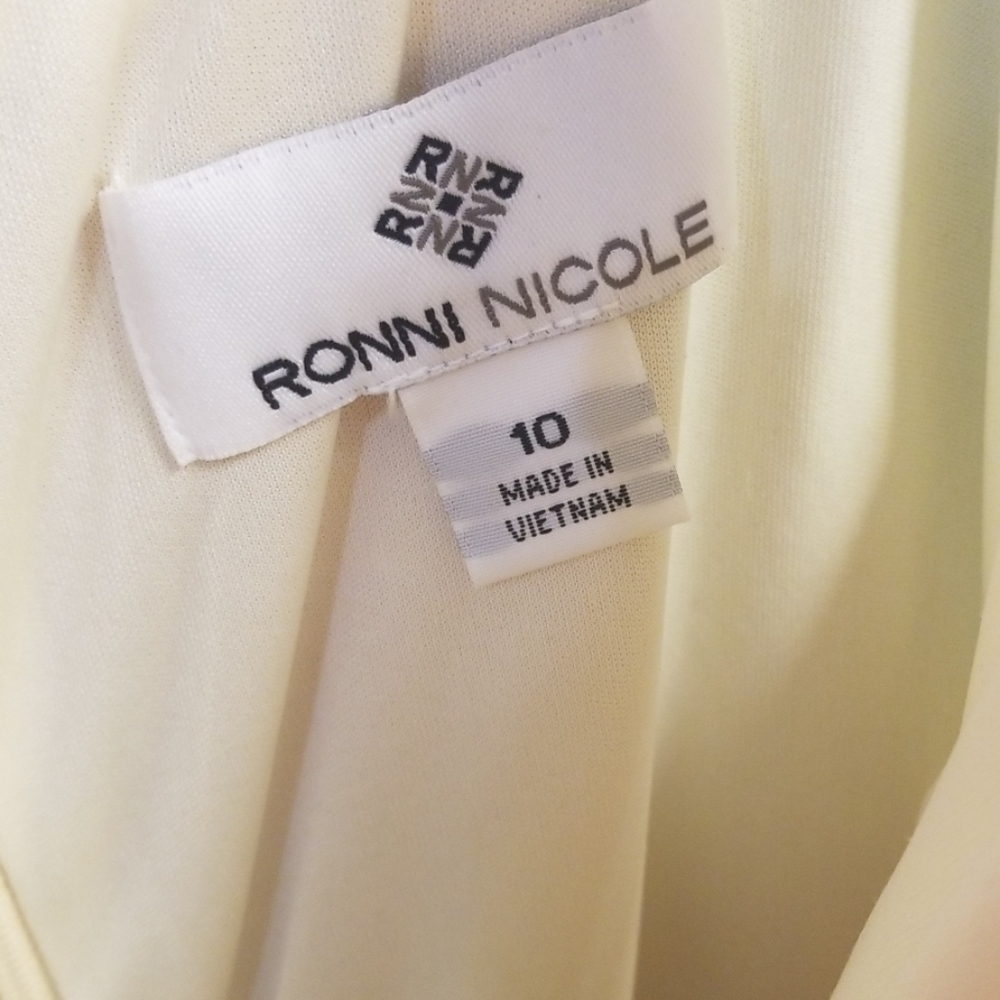 Dress - Picture 3 of 4